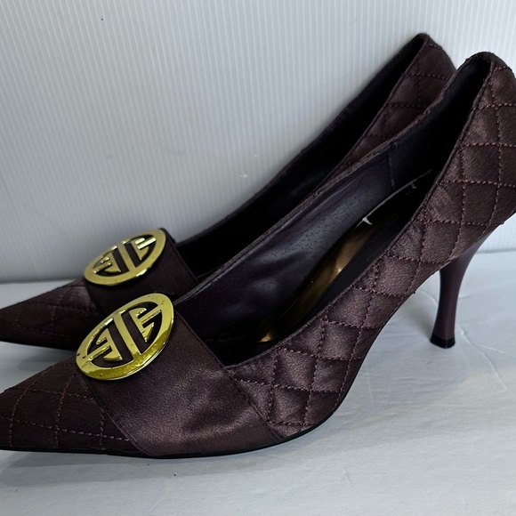 Annebelle Brown Soft Quilted Pumps Gold Emblem On Toe 3.5 Inch Heel S 9 - Picture 2 of 16